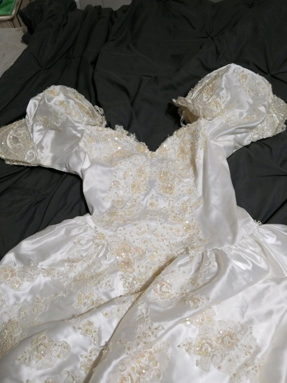 Wedding Dress - Portage, Michigan - FleaMarketBay