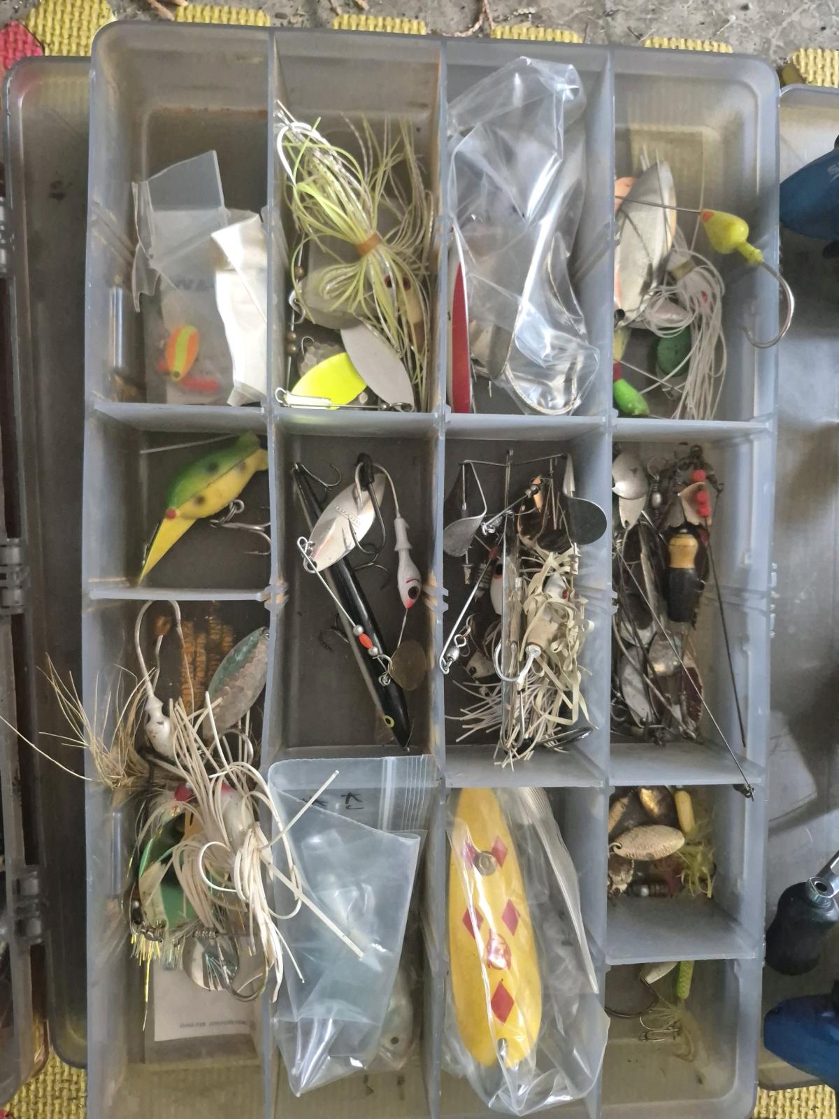 huge fishing lot - Alicia, Arkansas - FleaMarketBay