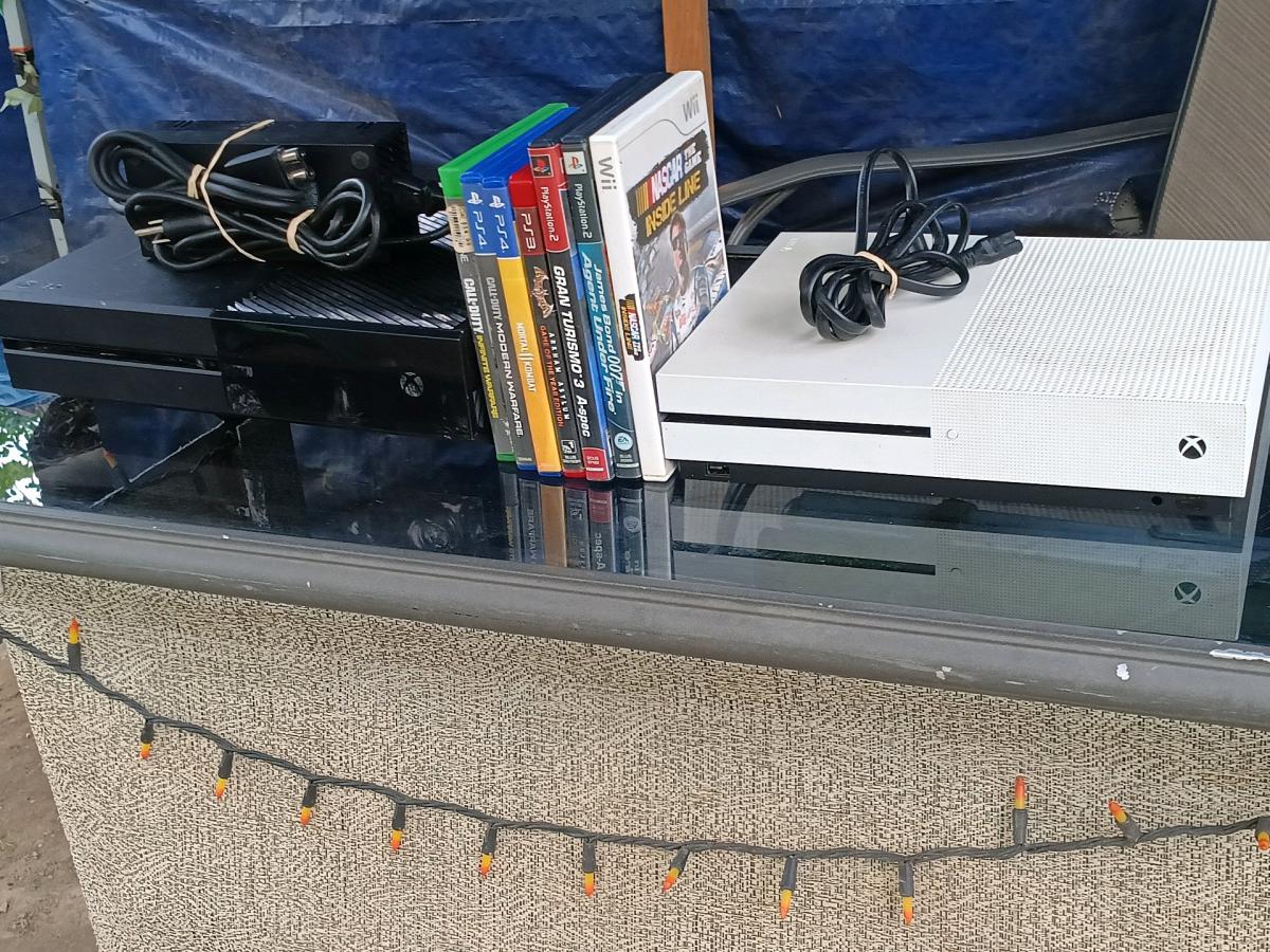 Xbox one consoles and random games - Indianapolis, Indiana - FleaMarketBay