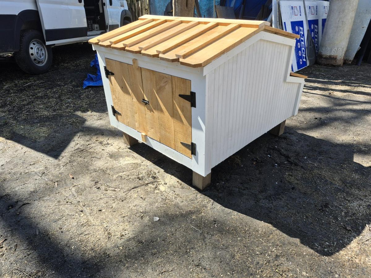 4x4x3 chicken coop - Summerville, South Carolina - FleaMarketBay