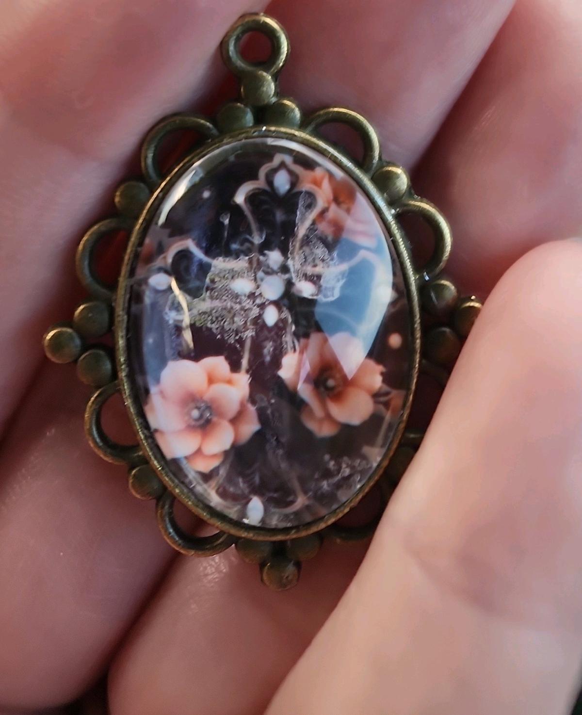 haunted cross picture in a pendant - Romney, West Virginia - FleaMarketBay