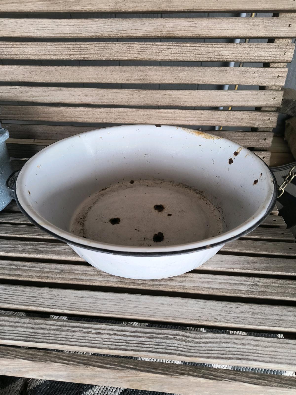 Enamel ware Pots and Wash Basin pots - Warrensburg, Missouri - FleaMarketBay