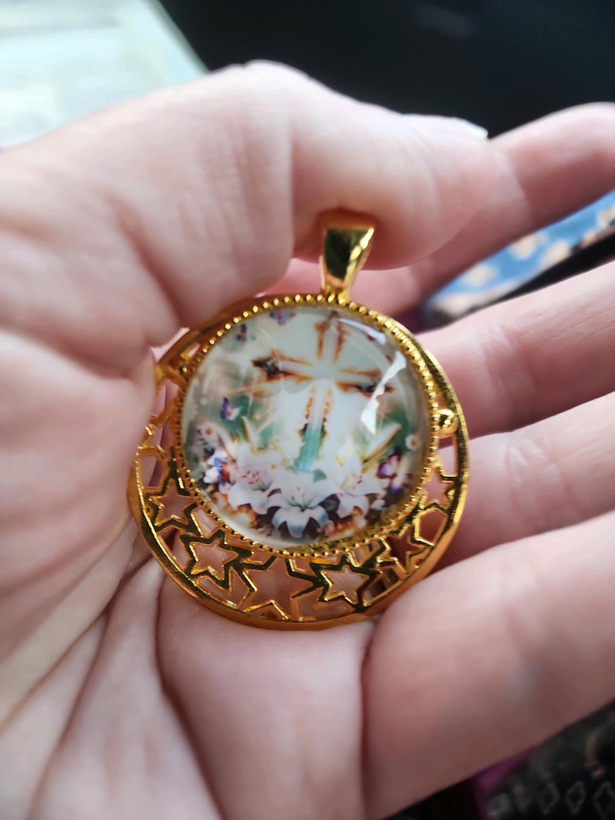 Gold pendant with a cross - Romney, West Virginia - FleaMarketBay