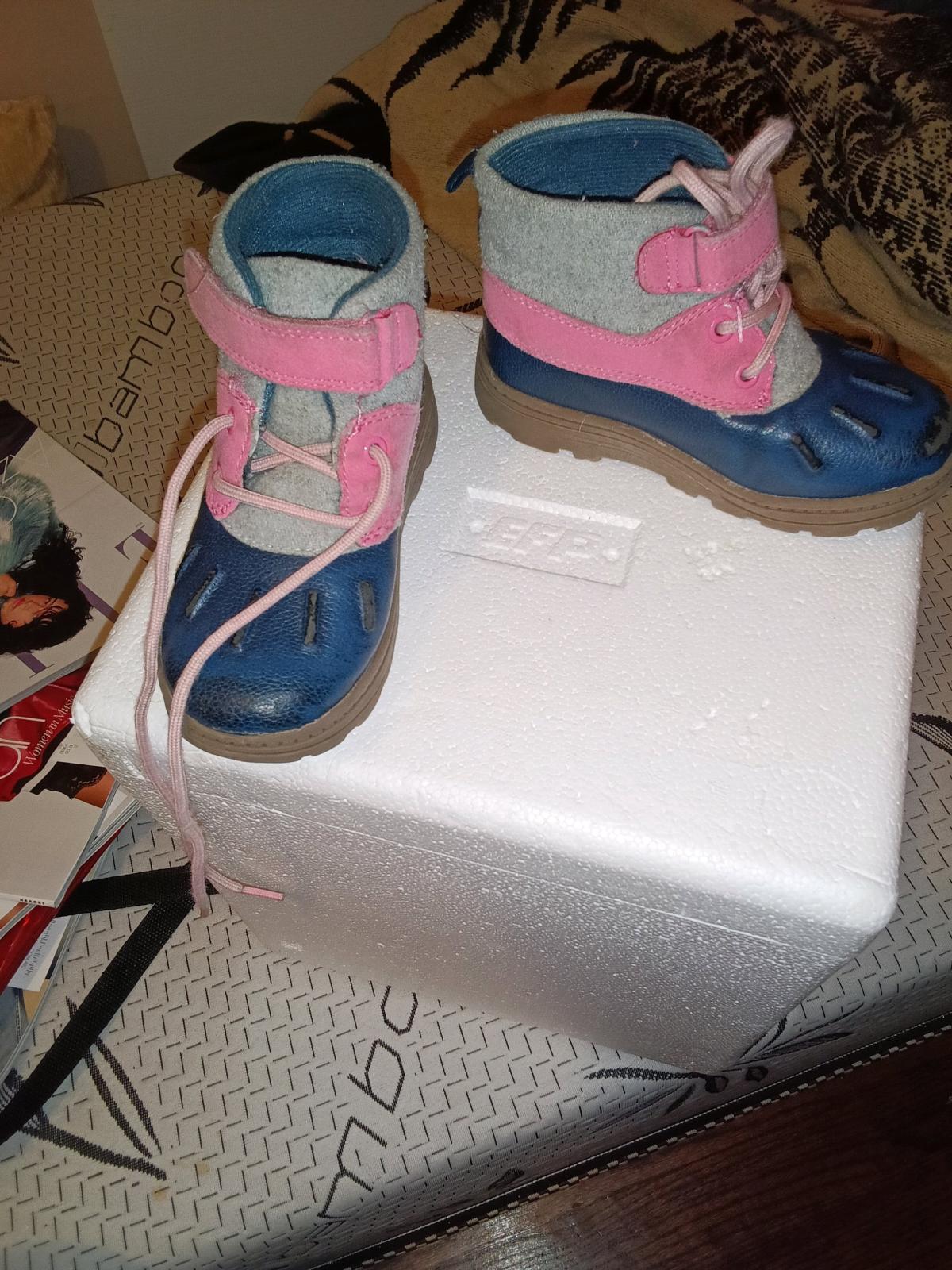 gril boot bota de nina - Chicago, Illinois