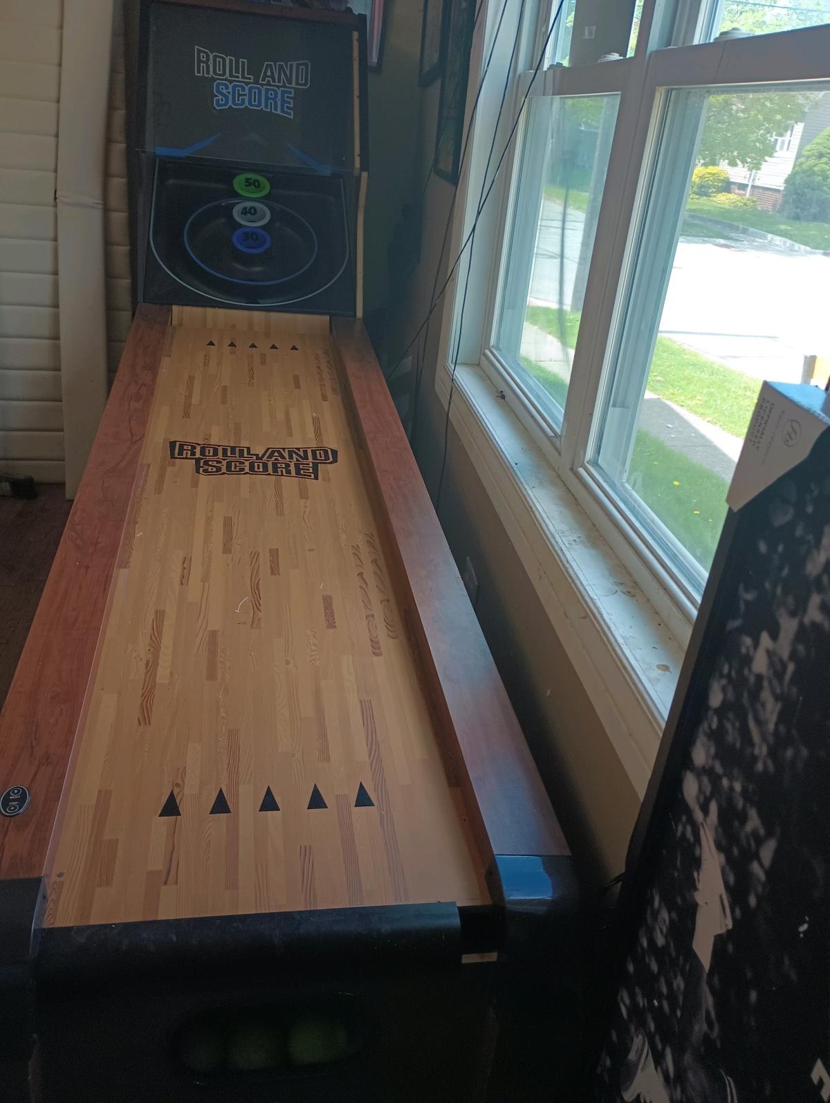 9ft Roll and score game with led lights and electric scorer - Cleveland, Ohio - FleaMarketBay