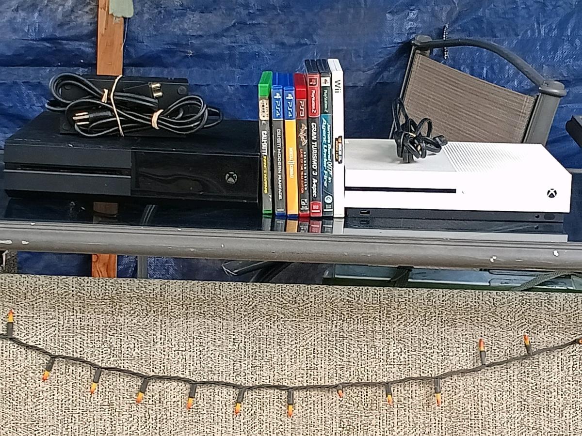 Xbox one consoles and random games - Indianapolis, Indiana