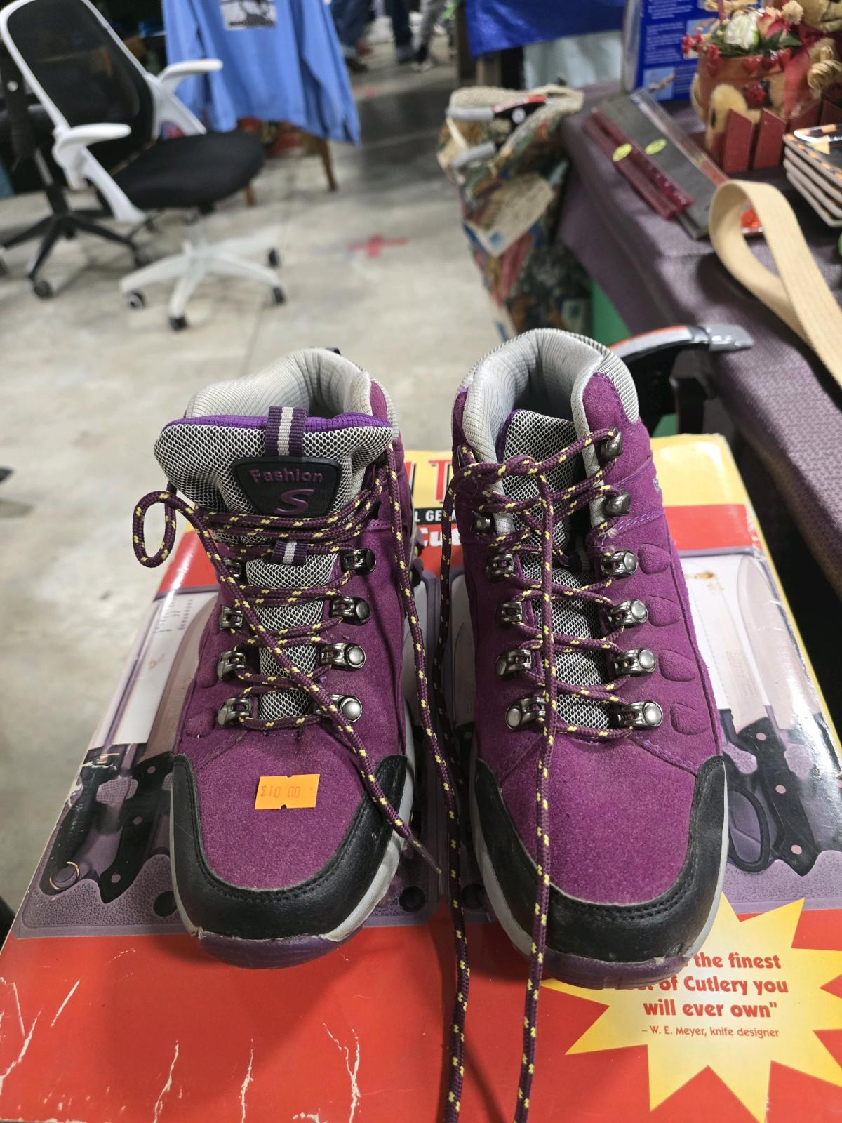 womans purple hiking boots - High Point, North Carolina - FleaMarketBay