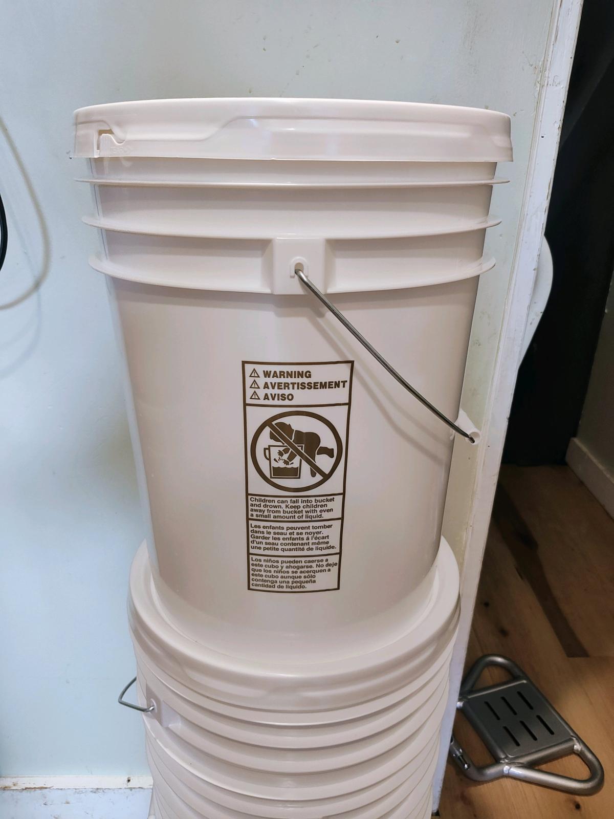 5 Gallon bucket - Drexel Hill, Pennsylvania - FleaMarketBay