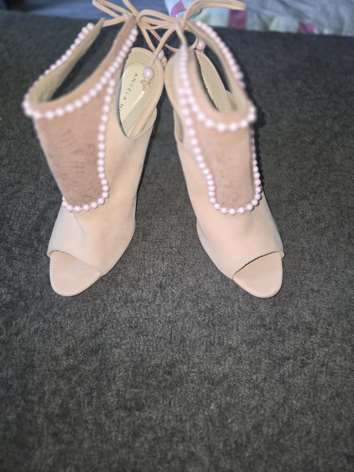 womens high heels - Dana Point, California - FleaMarketBay