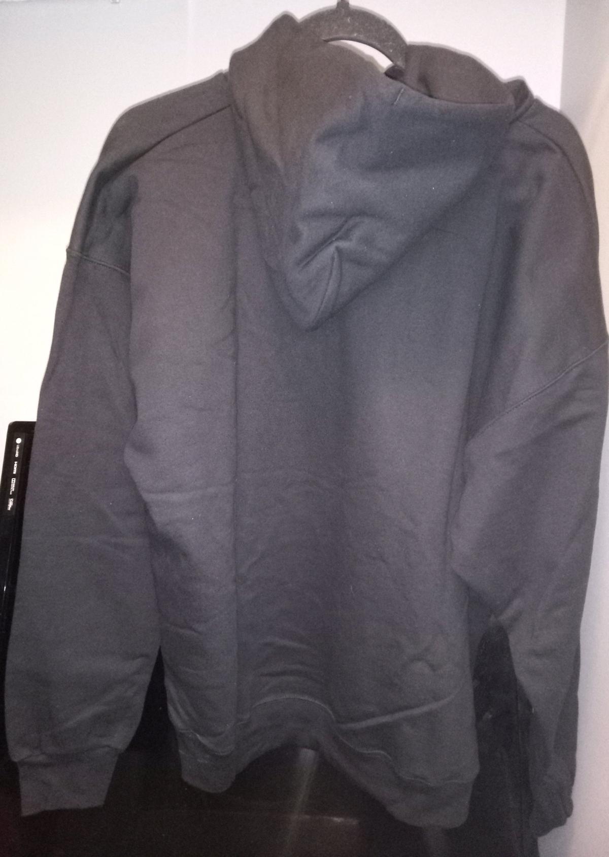 Hanes Hoodie Large - Reynoldsburg, Ohio - FleaMarketBay