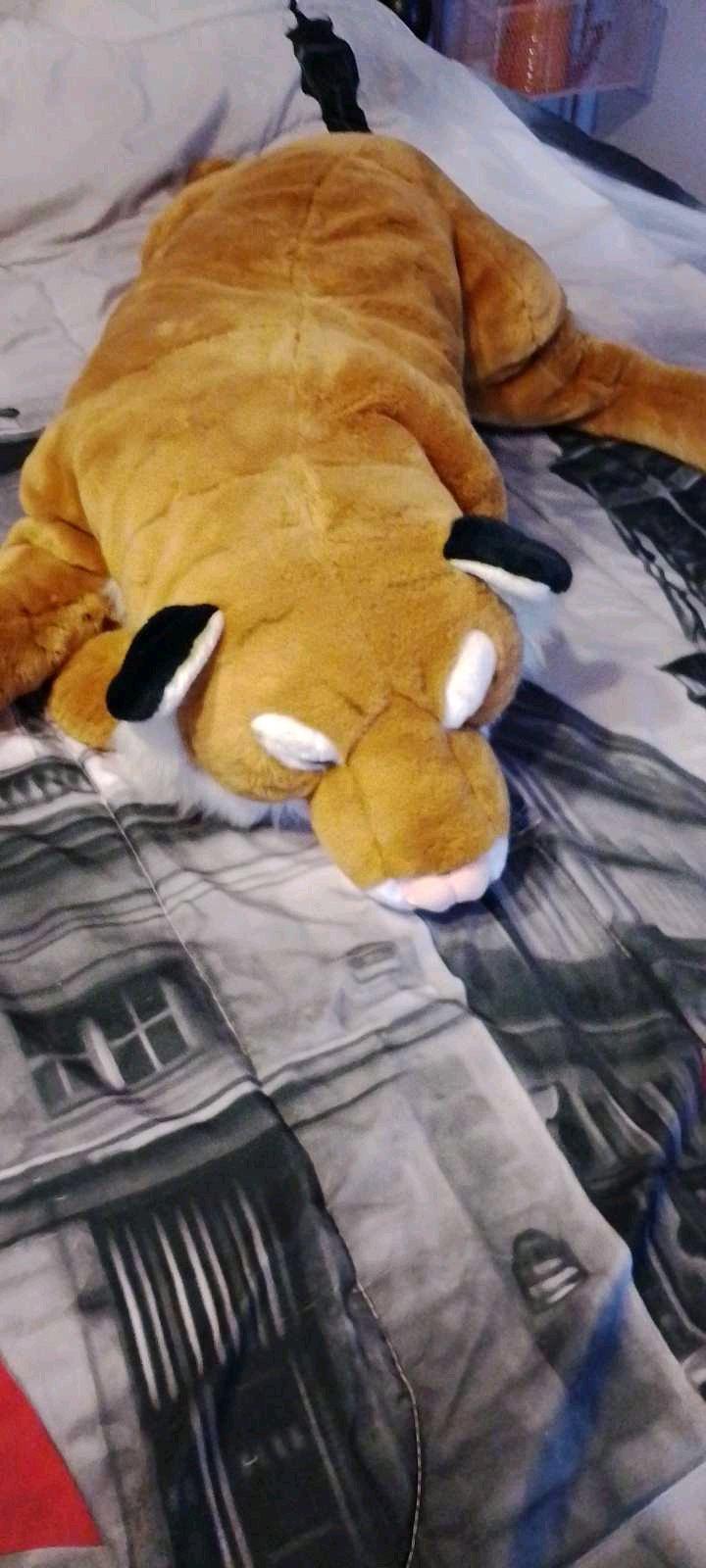 Giant Lion - Euclid, Ohio - FleaMarketBay