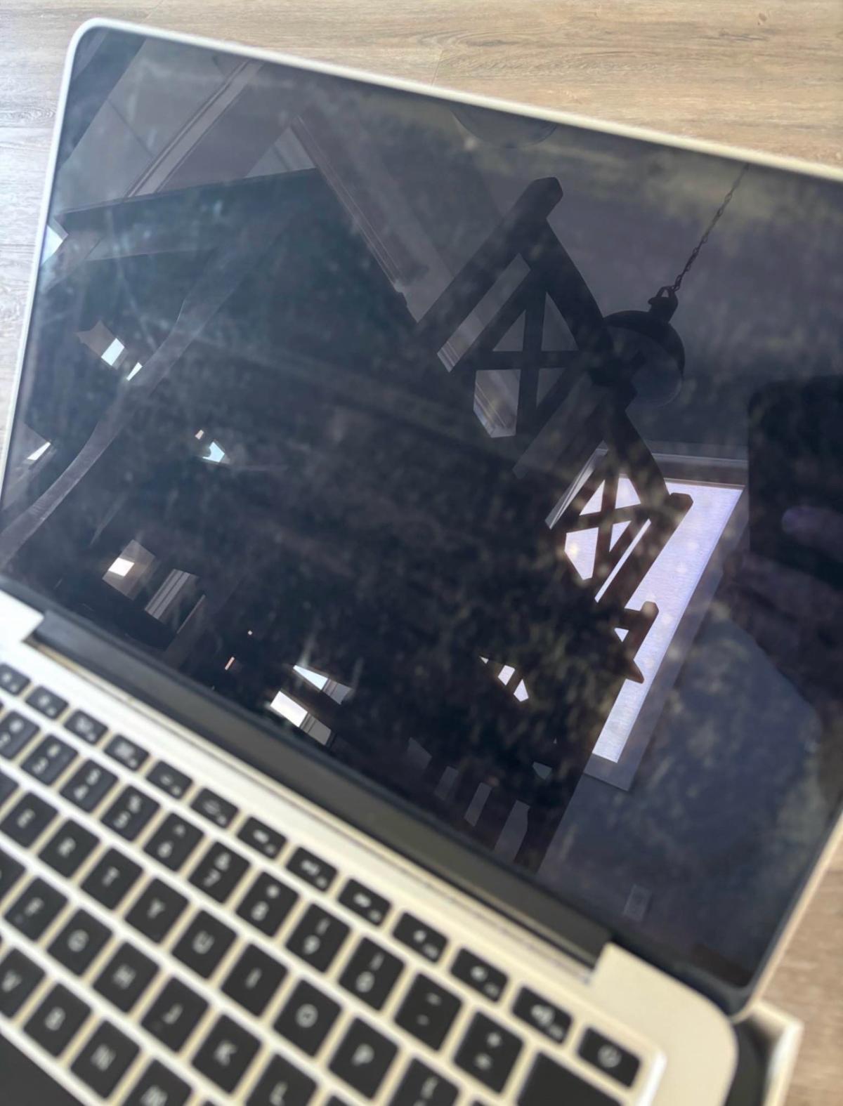 MacBook works - Houston, Texas - FleaMarketBay