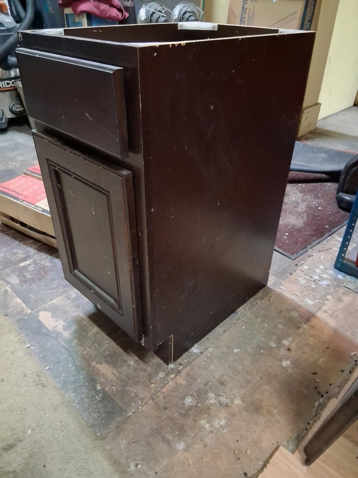 Cabinet 15x21x30 - Cleveland, Ohio - FleaMarketBay