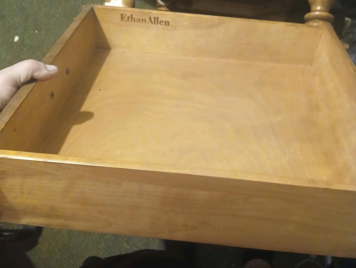 Ethan Allen Endtable - Stroudsburg, Pennsylvania - FleaMarketBay