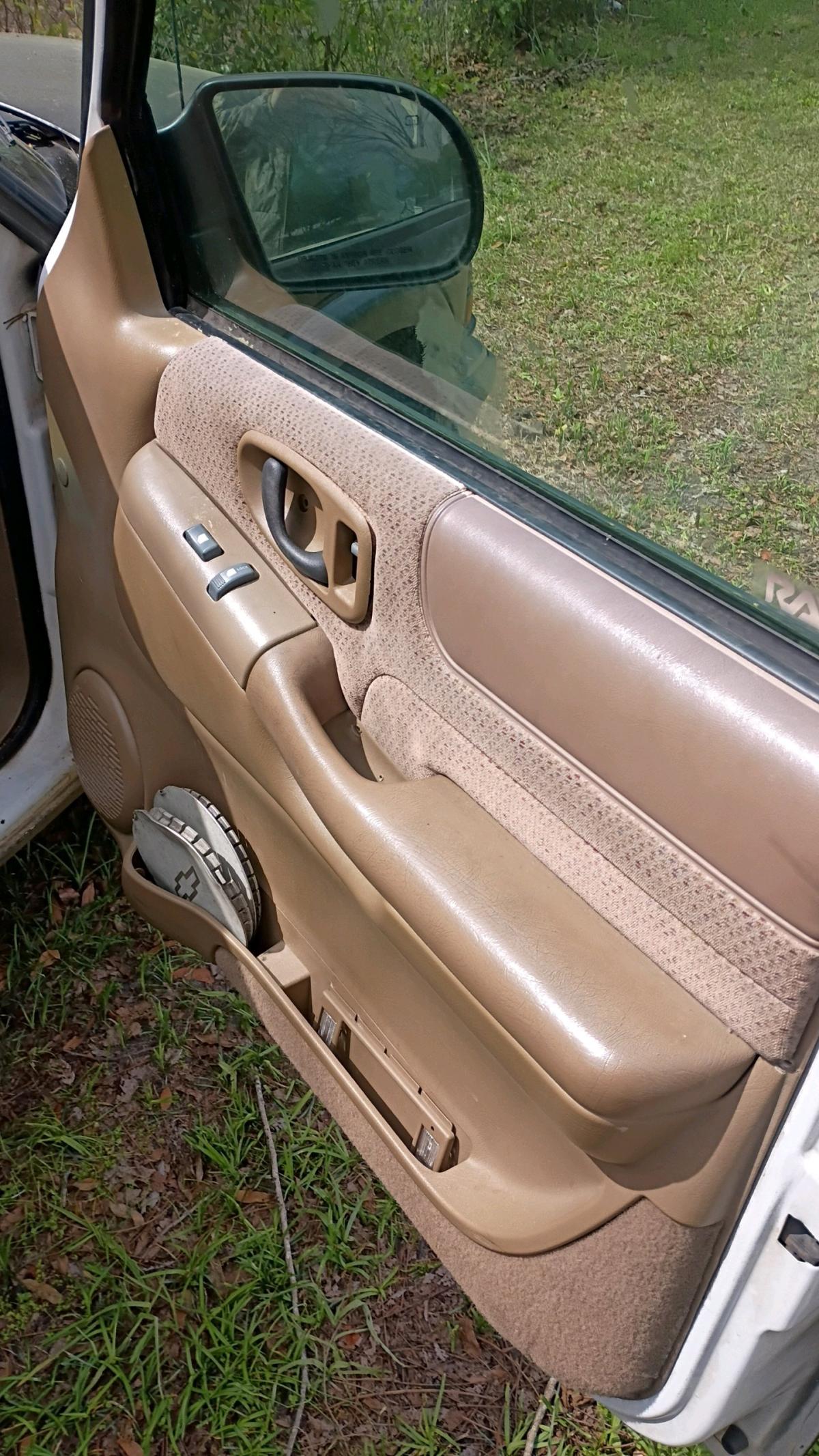 Chevy Blazer 2001 - Brunson, South Carolina - FleaMarketBay