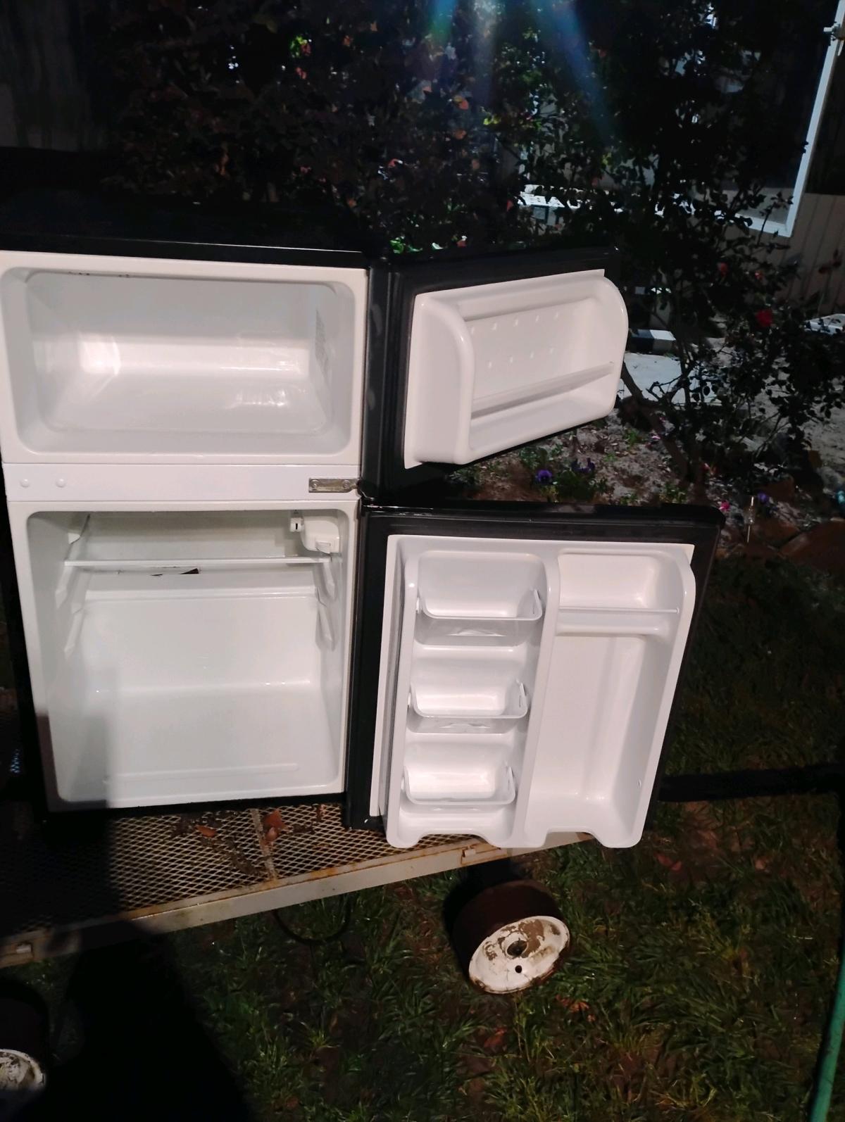 Small refrigerator for sale - Colquitt, Georgia - FleaMarketBay