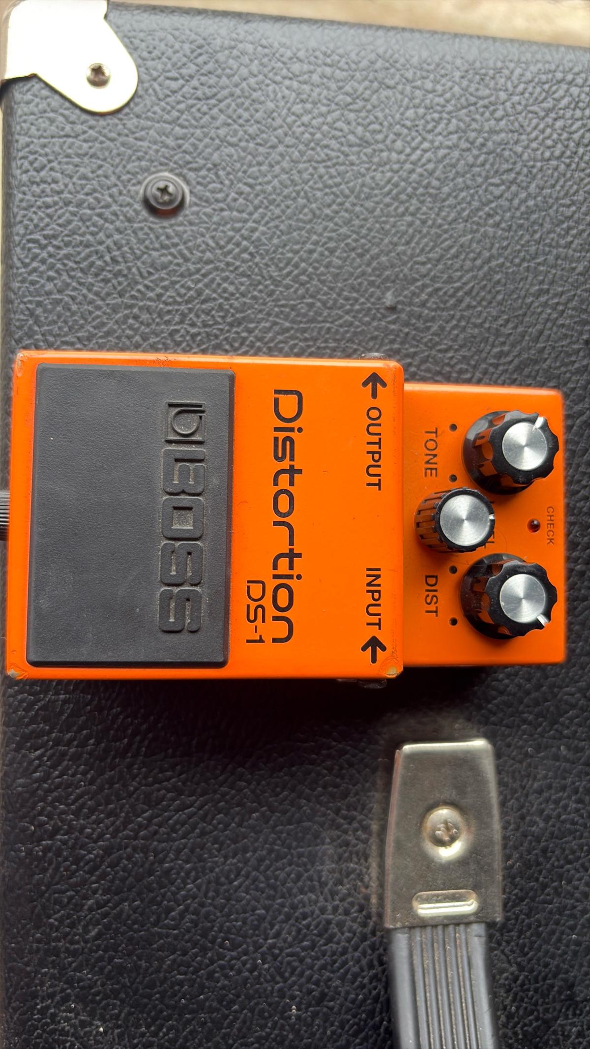 guitar amp fender champion 100 combo amp with pedal and ds1 - Brownsville, Texas - FleaMarketBay