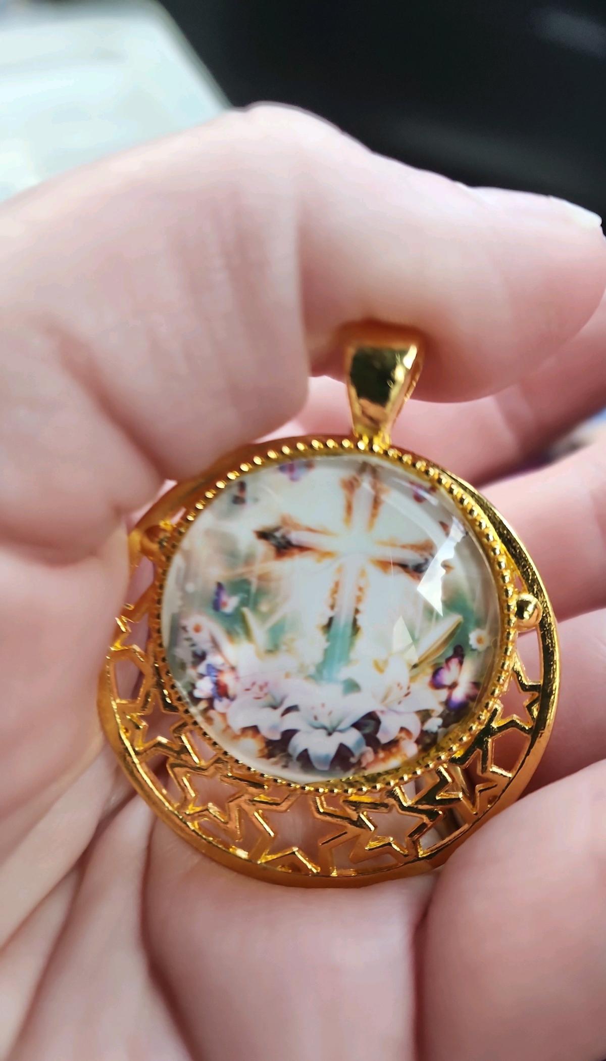 Gold pendant with a cross - Romney, West Virginia - FleaMarketBay