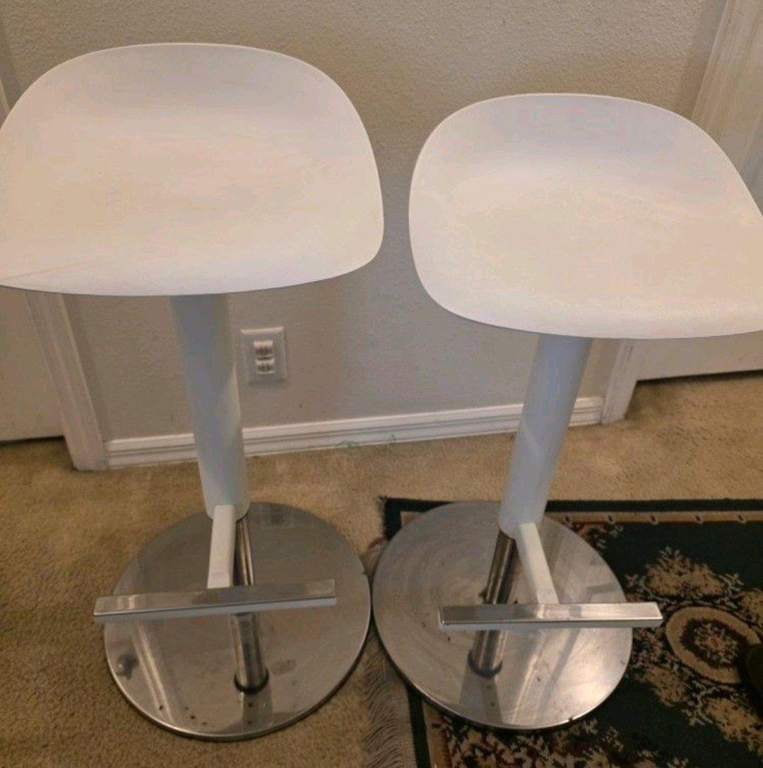IKEA JANINGE bar stool featuring a white seat and a chrome b - Hudson, Florida