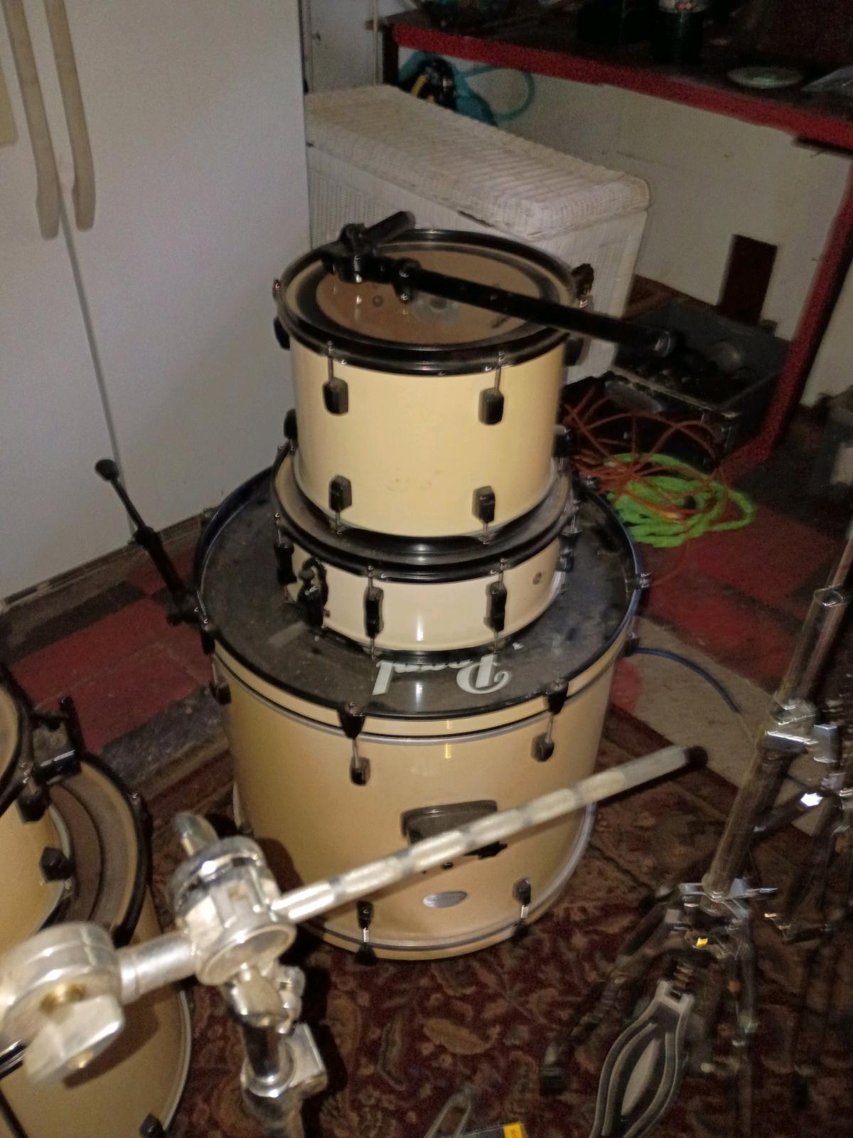 pearl 5pc drum set with zildjian cymbals seat stands sticks - Waynesboro, Georgia - FleaMarketBay