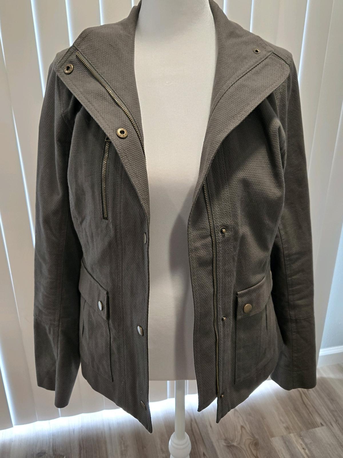 Banana Republic Womens Gray Pleated Jacket - O Fallon, Missouri - FleaMarketBay