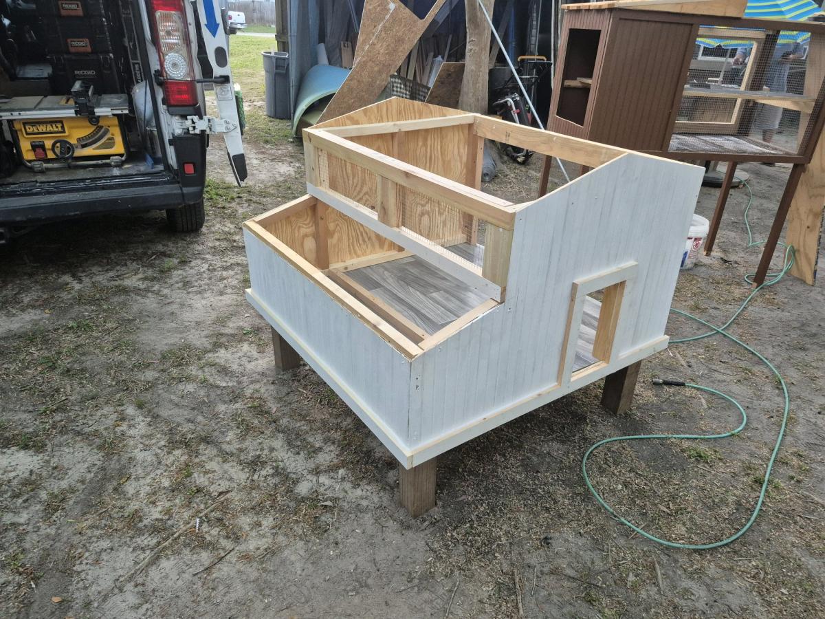 4x4x3 chicken coop - Summerville, South Carolina - FleaMarketBay