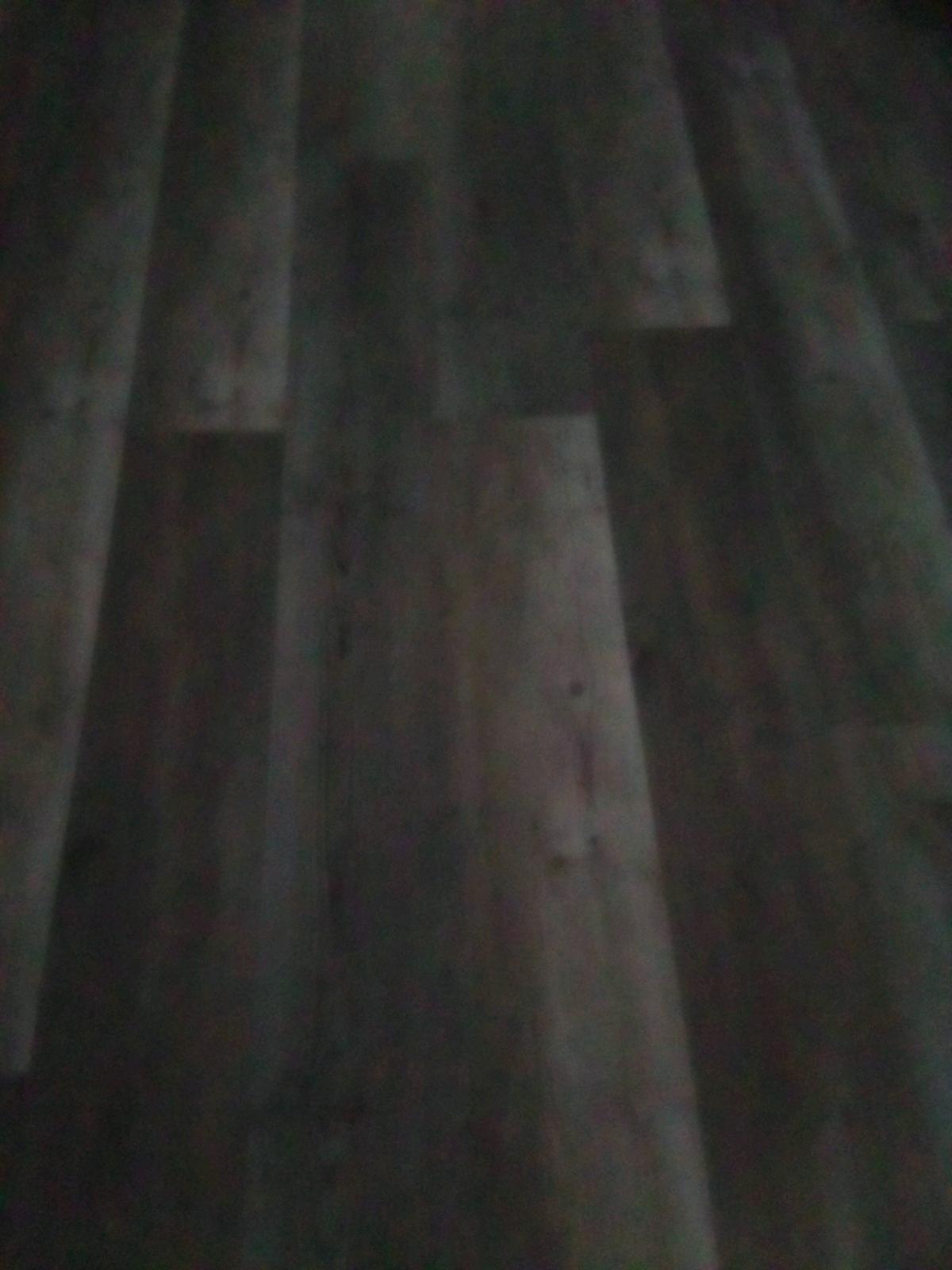 Im selling home decorators collection pelican gray Vinylfloo - Baltimore, Maryland - FleaMarketBay