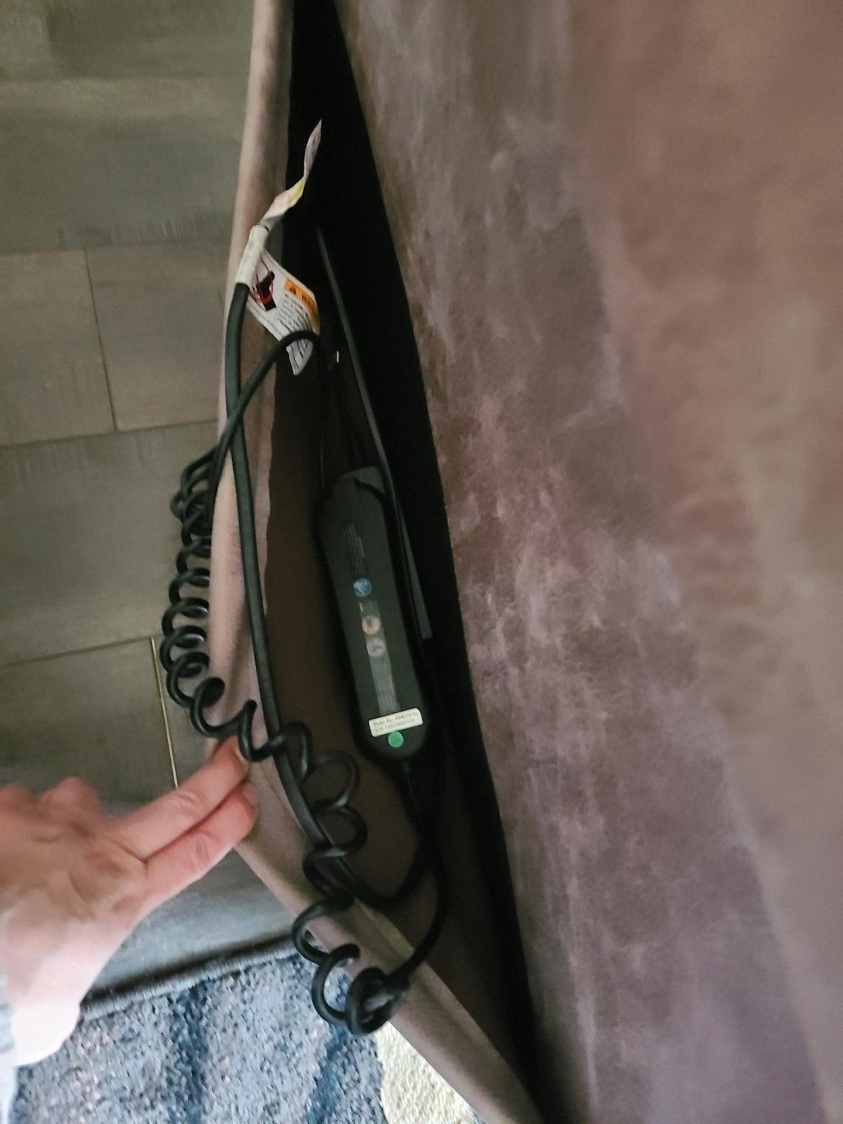 Comfortable Recliner Chair - Akron, Ohio - FleaMarketBay