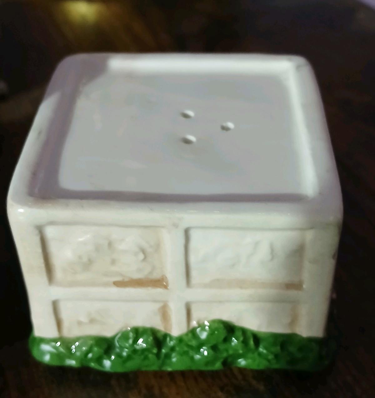 Ron Gordon salt and pepper shaker - Boonville, Indiana - FleaMarketBay