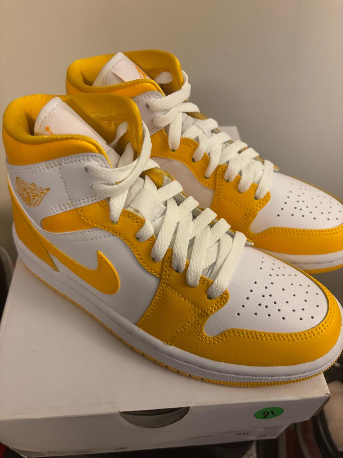 Jordan 1  womens size 6