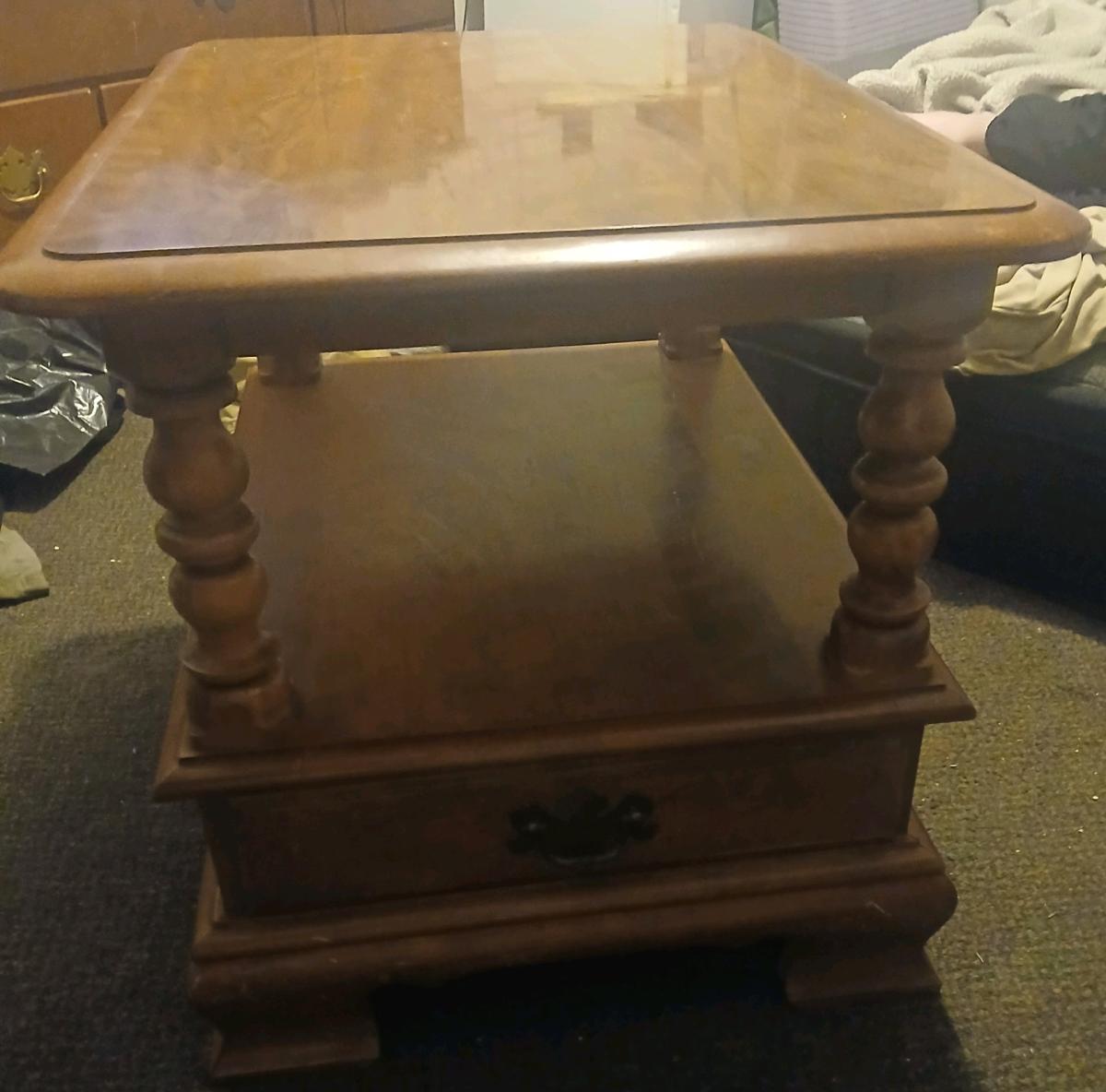 Ethan Allen Endtable - Stroudsburg, Pennsylvania