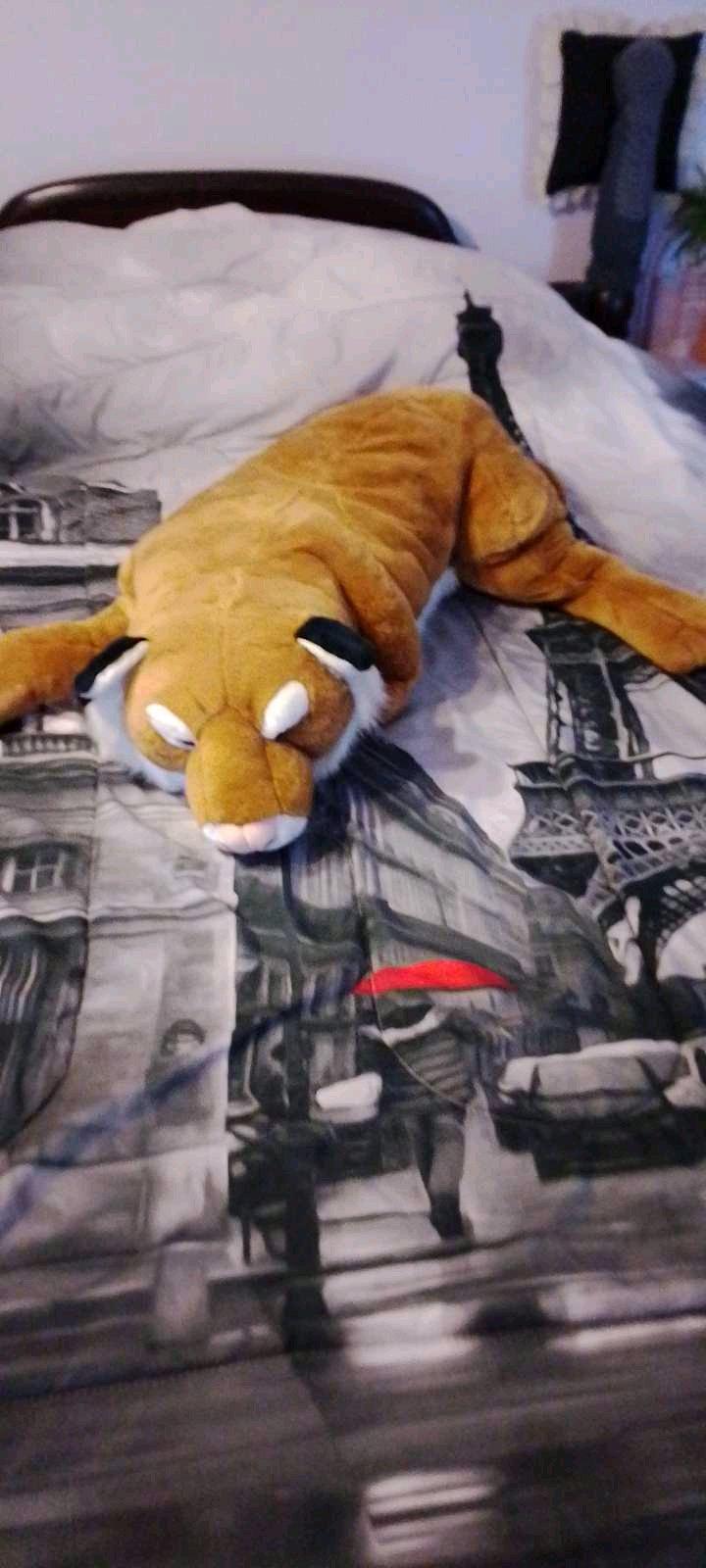 Giant Lion - Euclid, Ohio - FleaMarketBay