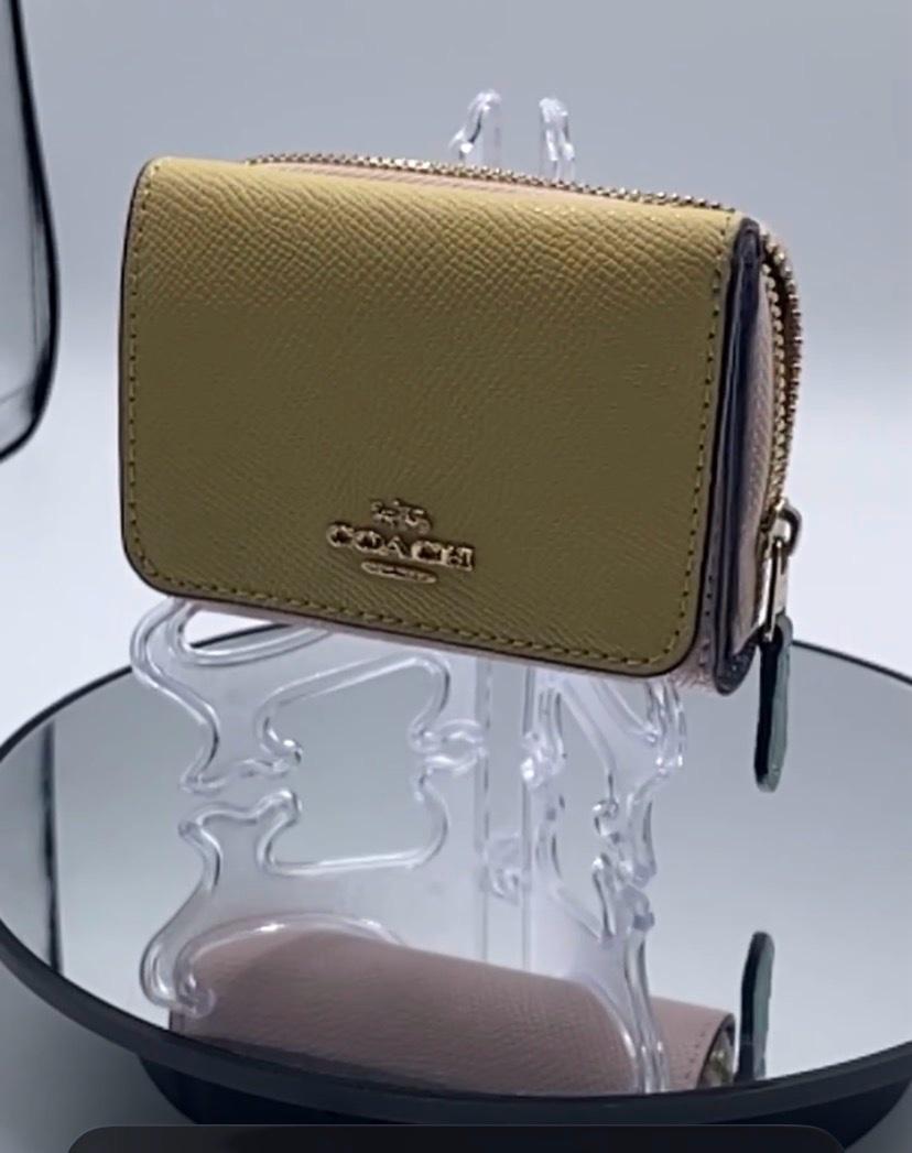 Coach TriColor Small Zip Wallet - Chicago Heights, Illinois - FleaMarketBay