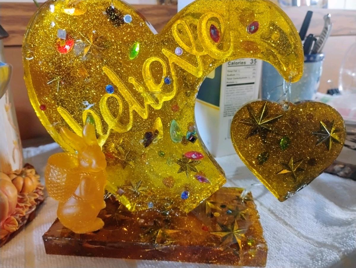 resin heart statue - Rensselaer, Indiana - FleaMarketBay