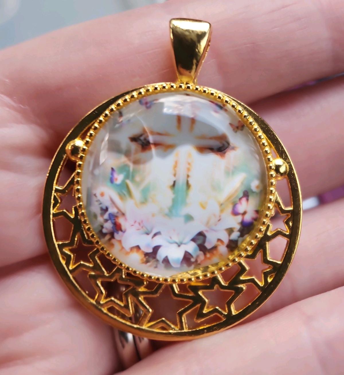 Gold pendant with a cross - Romney, West Virginia - FleaMarketBay