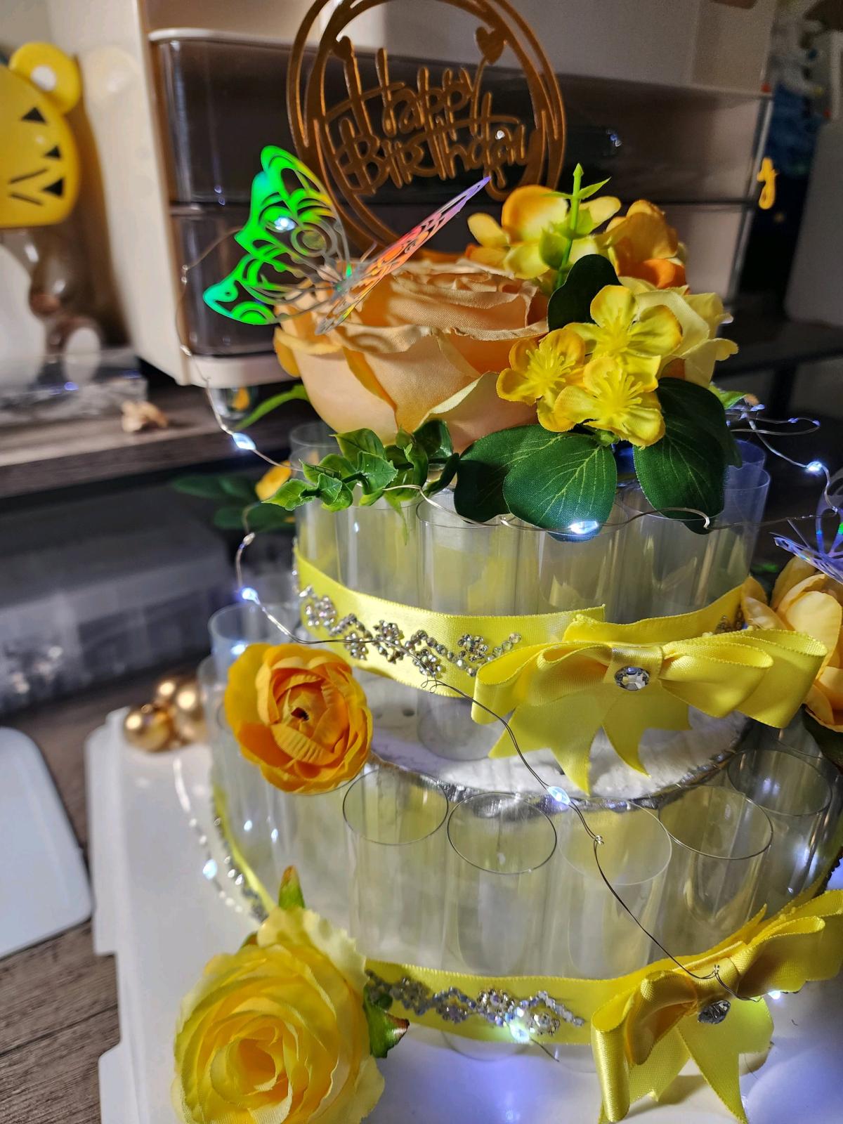 two layers money cake display holder - Appleton, Wisconsin - FleaMarketBay