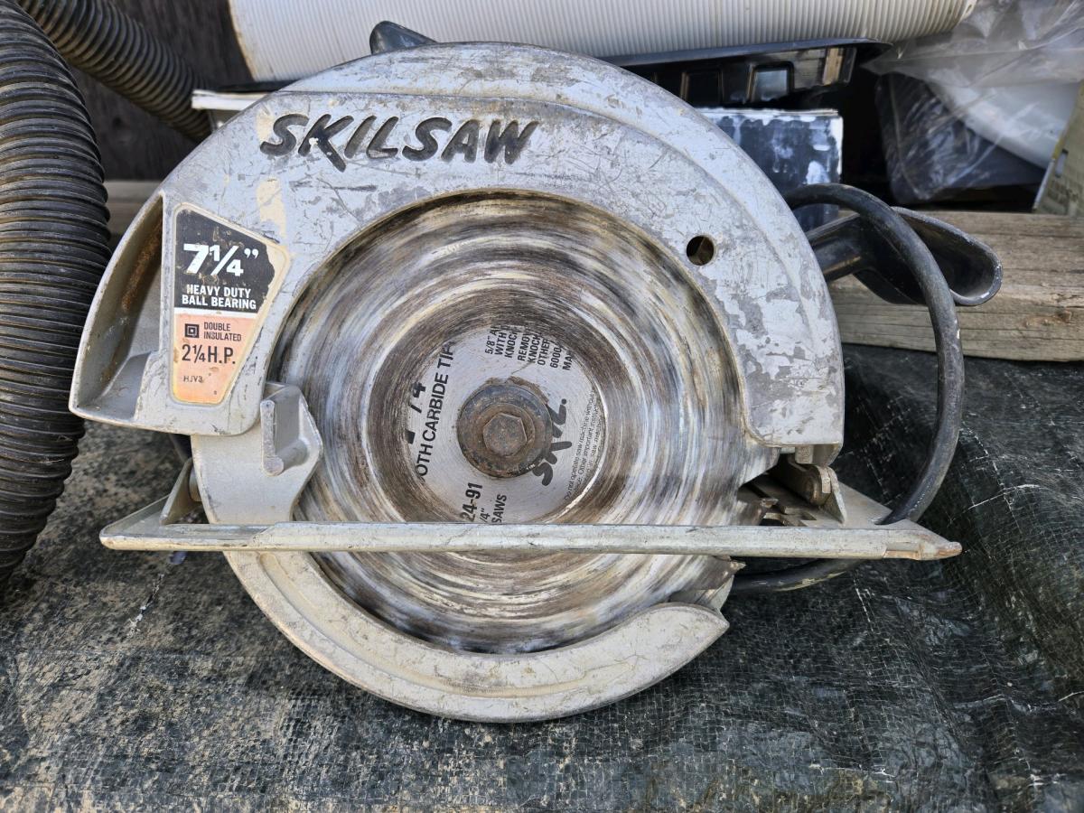 Skilsaw and Timing Light - Arvin, California - FleaMarketBay