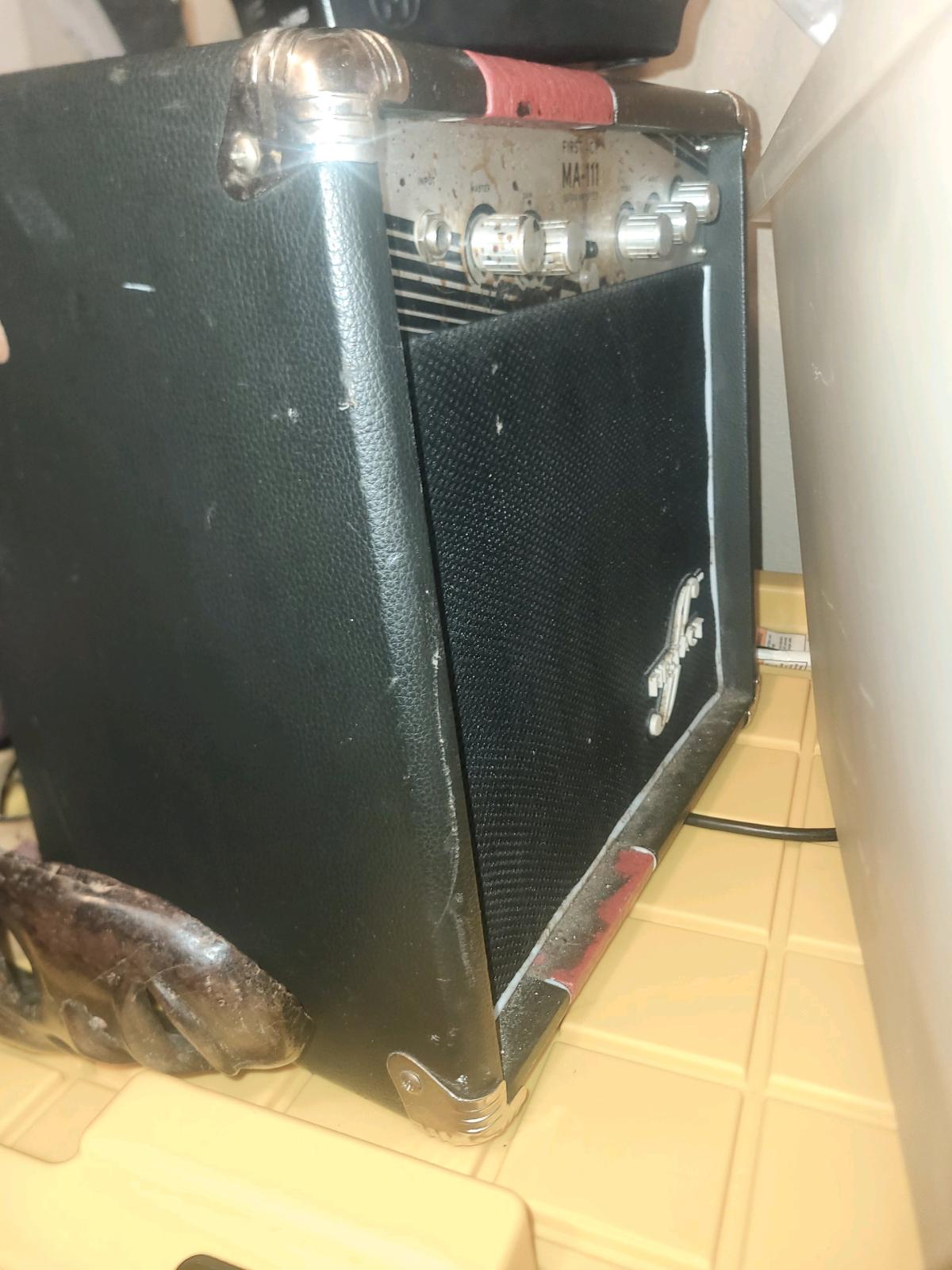 guitars and accessories - Las Vegas, Nevada - FleaMarketBay