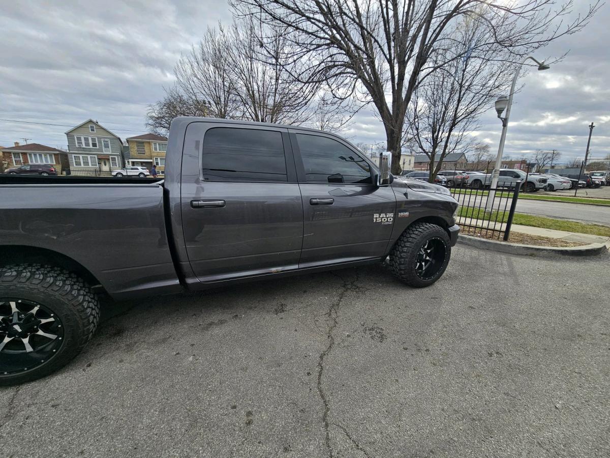 2019 Dodge Ram 1500 quad cab - Chicago, Illinois - FleaMarketBay
