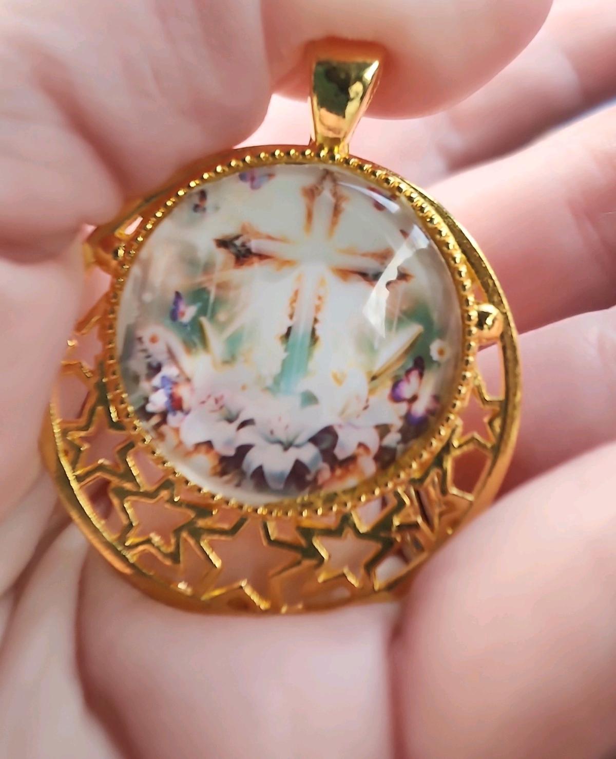 Gold pendant with a cross - Romney, West Virginia - FleaMarketBay