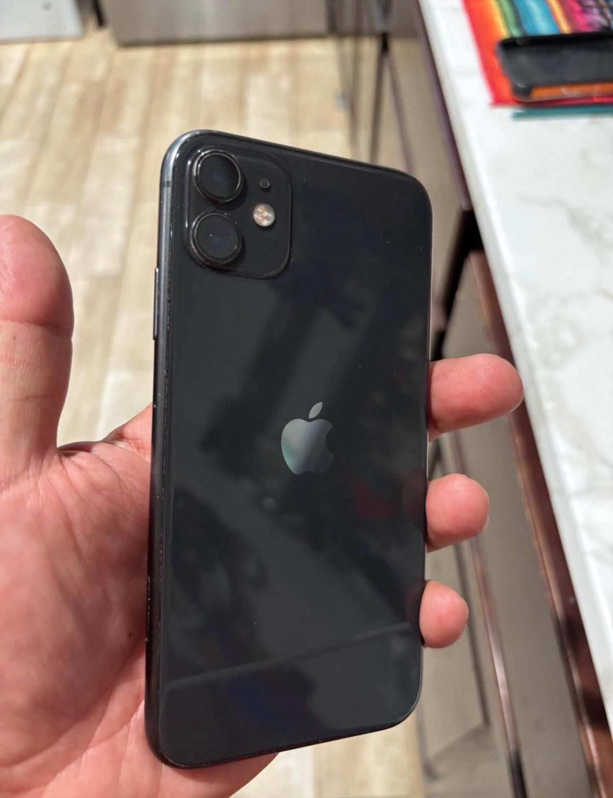 iPhonee 11 - San Antonio, Texas - FleaMarketBay