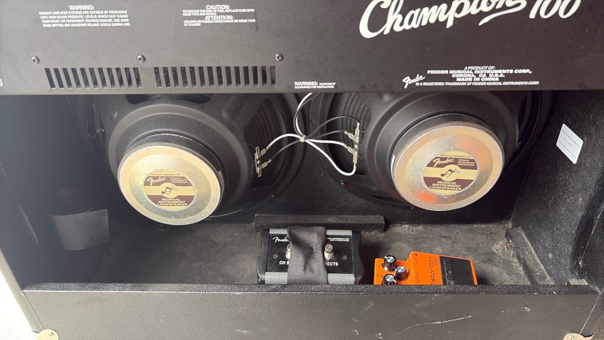 guitar amp fender champion 100 combo amp with pedal and ds1 - Brownsville, Texas - FleaMarketBay