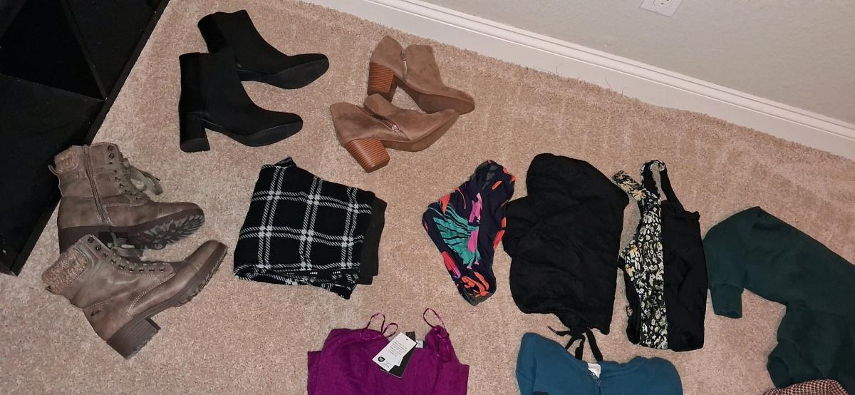 Huge lot of clothes size Mto XL - Poway, California - FleaMarketBay