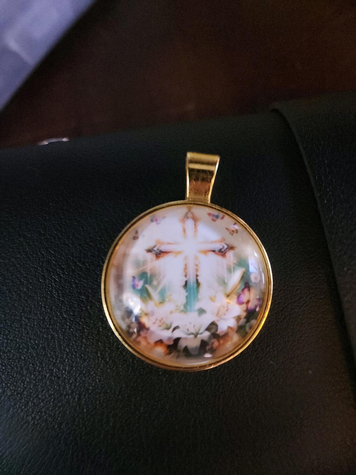 Gold pendant with a cross - Romney, West Virginia - FleaMarketBay