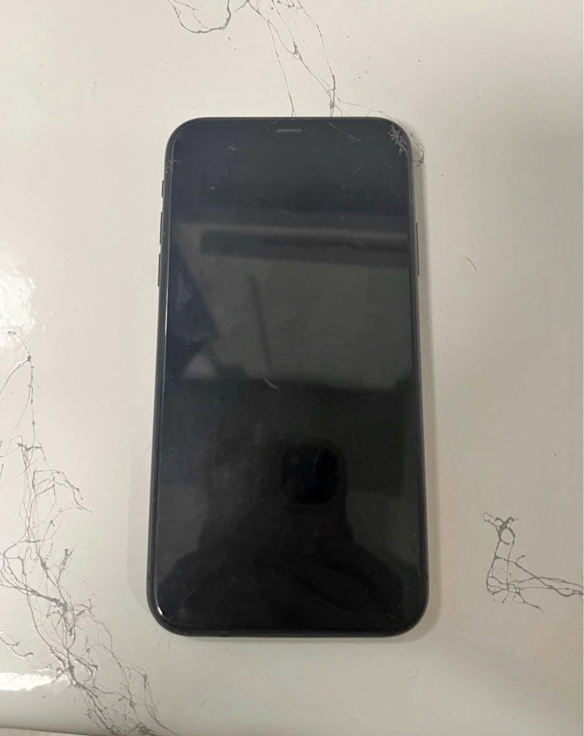 Apple iPhonee 11 - San Antonio, Texas - FleaMarketBay