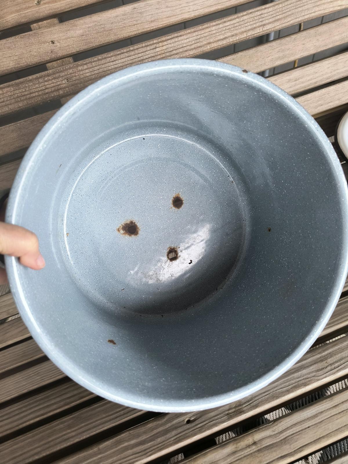Enamel ware Pots and Wash Basin pots - Warrensburg, Missouri - FleaMarketBay