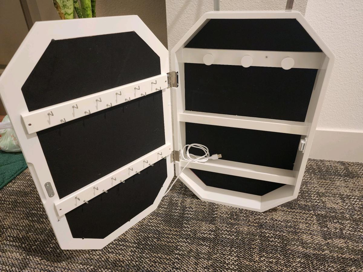 Armario de joyera moderno en forma de diamante organizador o - Dallas, Texas - FleaMarketBay