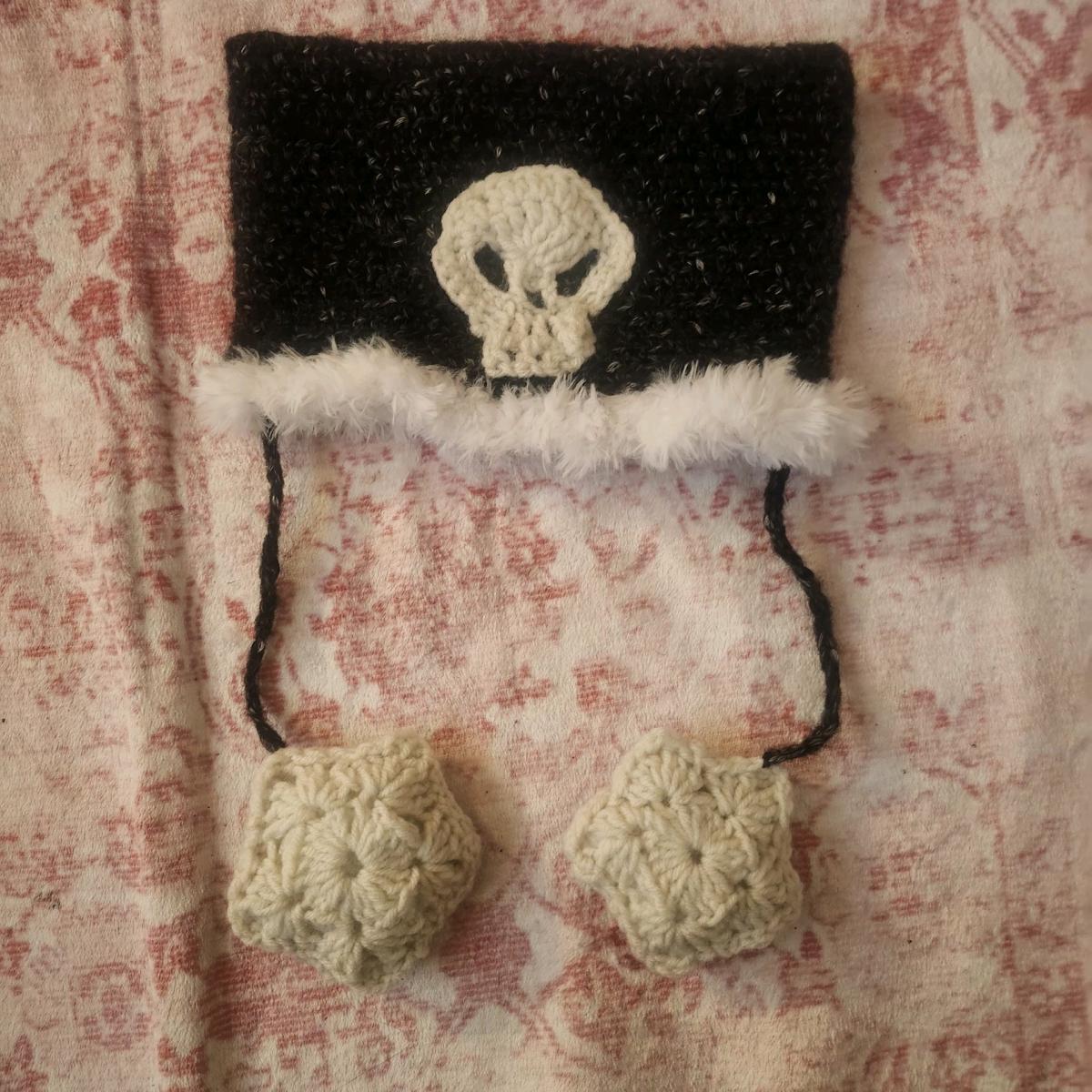 crochet Skull fur hat - Alexandria, Virginia