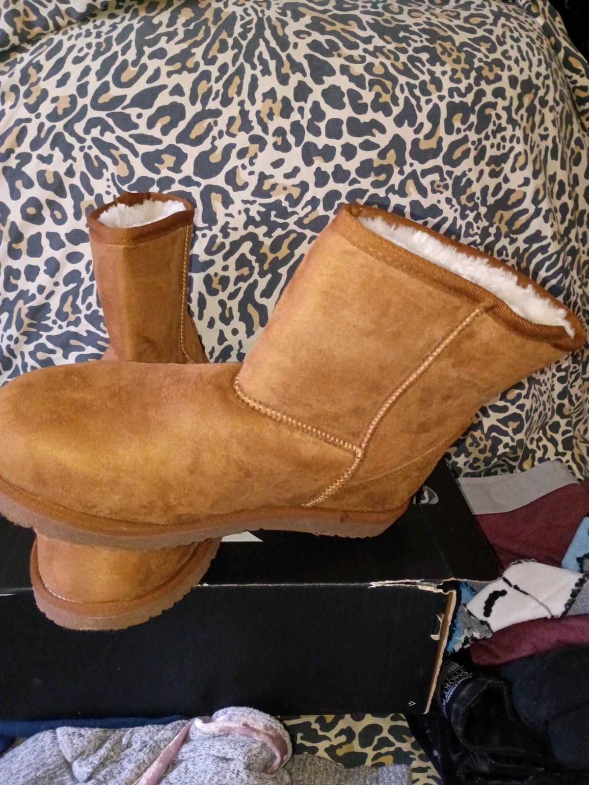 brown suede ankle boots - Masury, Ohio - FleaMarketBay