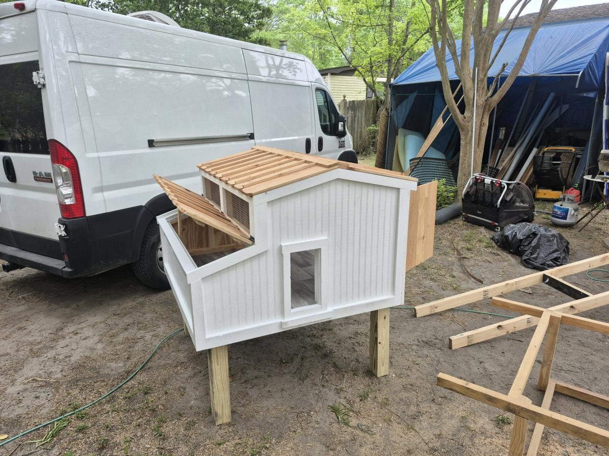 4x4x3 chicken coop - Summerville, South Carolina - FleaMarketBay